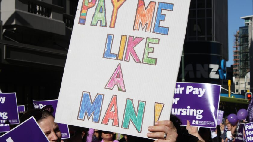 Mums and grand mums ‘working for free’ to face another tough Christmas There are unlikely to be many presents under the Christmas trees of hundreds of thousands of women throughout Aotearoa this year because they are 