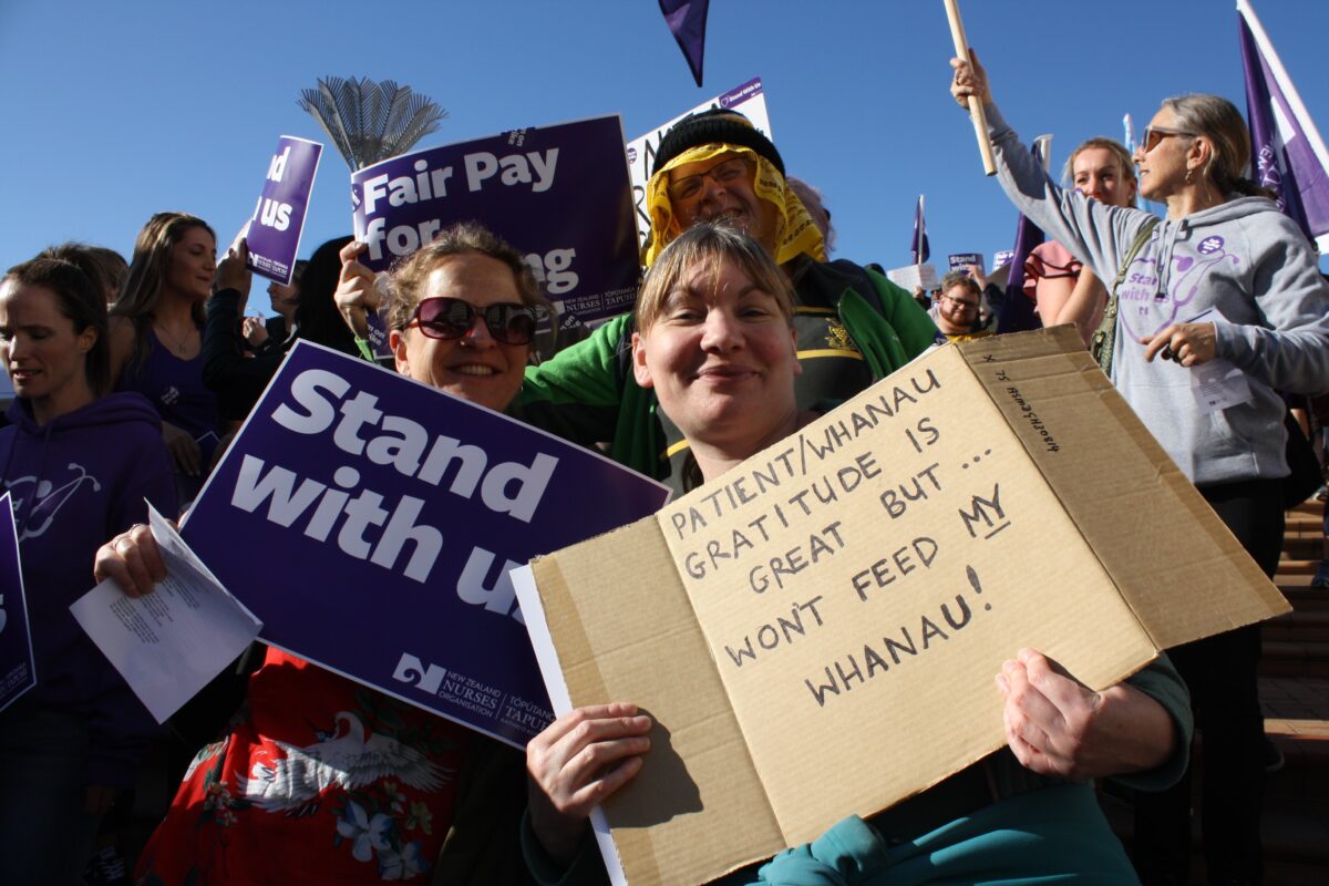 Nurses vote ‘overwhelmingly’ to accept pay equity offer