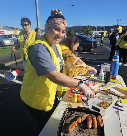 Nurse Chantelle kicks off the nationwide bus tour with a sausage sizzle in Whangārei.