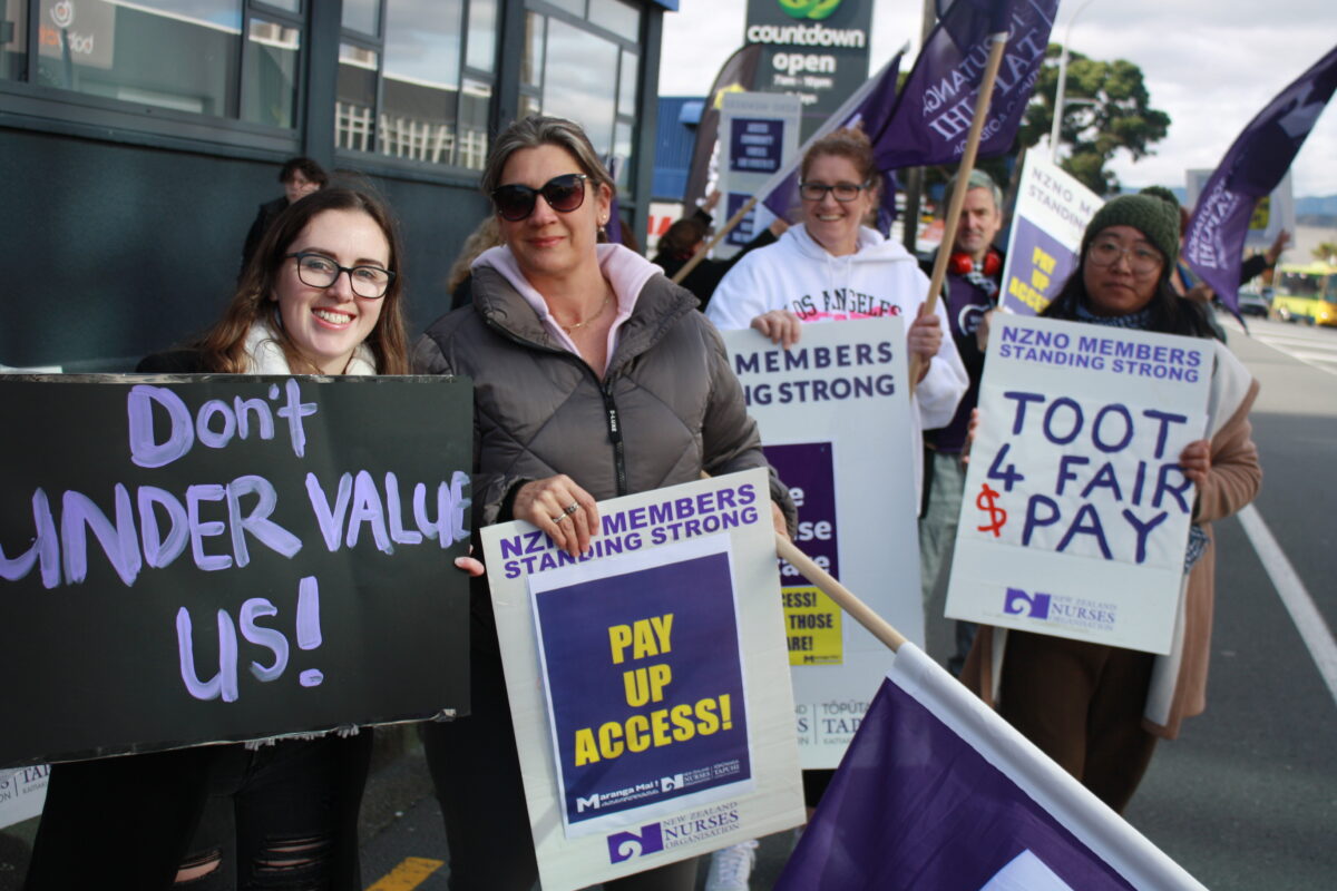 Extra buck an hour offer ‘insulting’, say community nurses as they go back out on strike