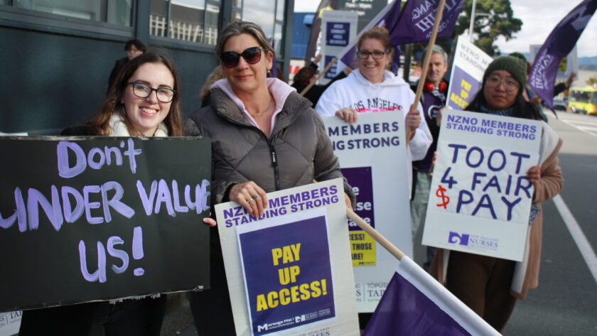 Extra buck an hour offer ‘insulting’, say community nurses as they go back out on strike Community nurses say they are 