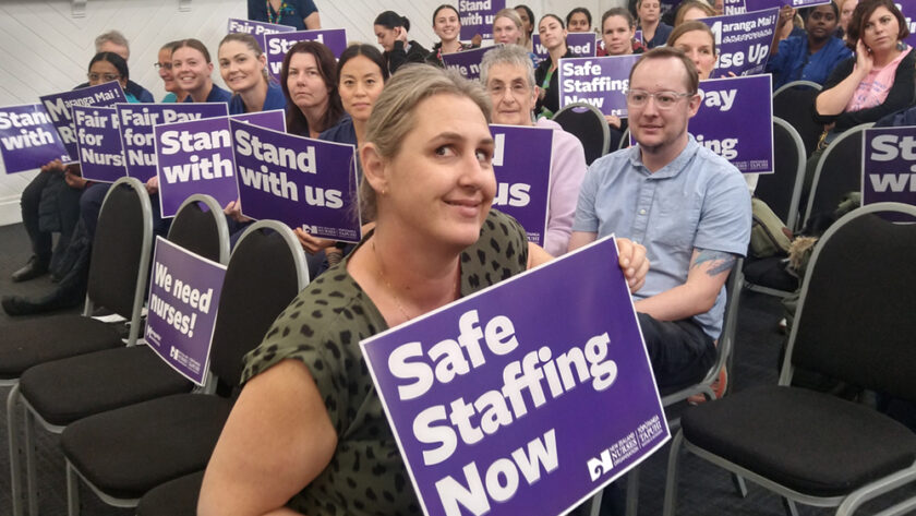 Back to the table — members call on Te Whatu Ora to make a better offer Thousands of nurses, midwives and kaiāwhina around the country have called on Te Whatu Ora to make them a better offer -- or face strike action.