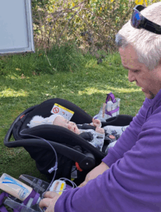 Picketing nurse sorts nasogastric kai for prem twin