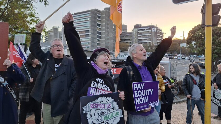 Nurses link across the country — and street — against Government attacks on rights Some nurses were leaving a long shift, others gearing up to start one -- they were the first links in a literal, and figurative, chain across Aotearoa for workers' rights.