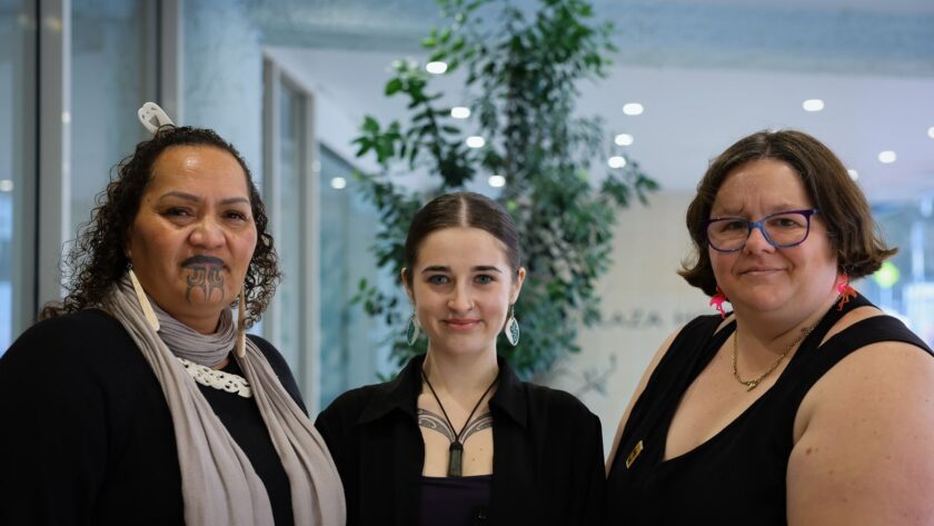‘It’s really disheartening’ — Te Whatu Ora graduate job offers fall short Te Whatu Ora-Health NZ (HNZ) is promising 1800 jobs for new nurse graduates over the next 12 months -- but it's still just 60 per cent of what's needed.